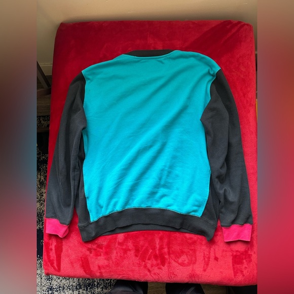 Entree LS Crewneck Sweater with pockets - Picture 3 of 3